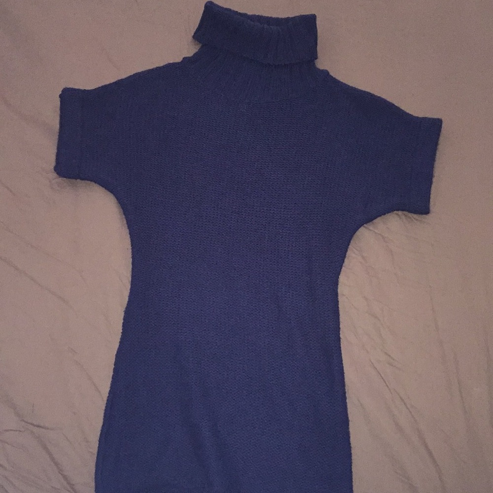 Two turtle neck long short-sleeved sweaters. - Picture 2 of 5